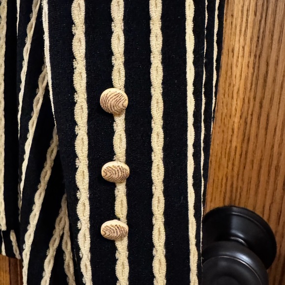 Vintage Textured Women’s Single Breasted Butterfly Notch Collar Jacket - Picture 6 of 14